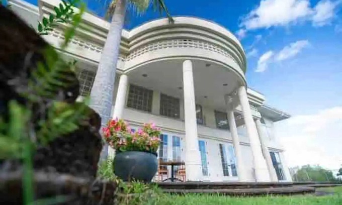 Hilo House | Hilo Villa with pool - 16 guests max