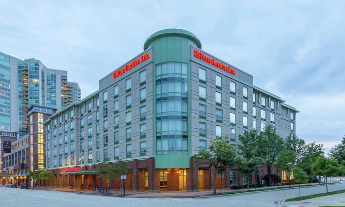 Evanston Hotel | Hilton Garden Inn Chicago North Shore/Evanston