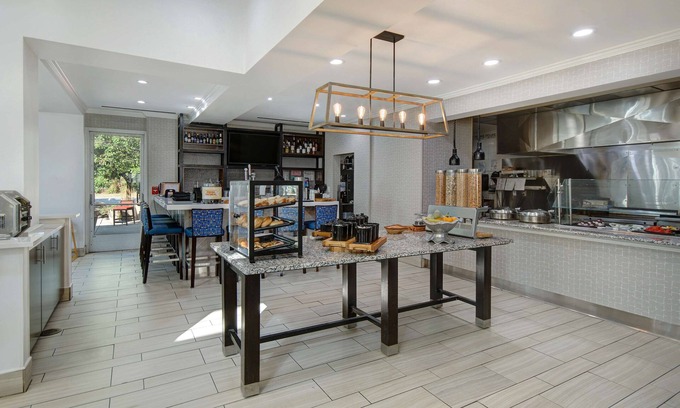 Romulus Hotel | Hilton Garden Inn Detroit Metro Airport