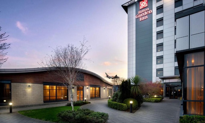 Heathrow Villages Hotel | Hilton Garden Inn London Heathrow Airport