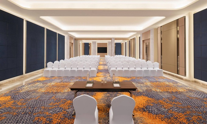 Surat Hotel | Hilton Garden Inn Surat City Centre