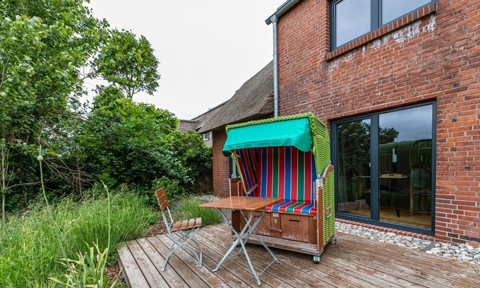 Pellworm Apartment | ‘Himmelblaue Schönheit’ is a generously proportioned holiday flat for two people on the ground floor