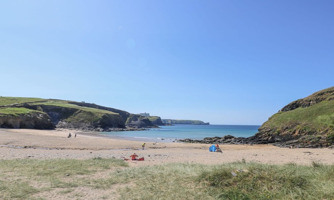 Helston Cottage | HINGEY FARMHOUSE, family friendly, with open fire in Gunwalloe