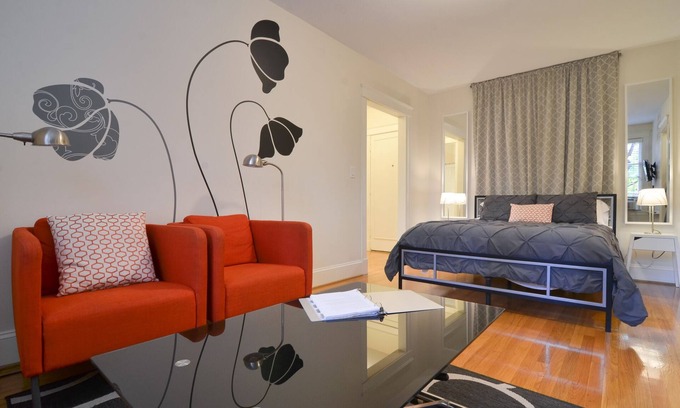 Belltown Condo | Hip Flat. Iconic Downtown. Walk to Pike Place Market.
