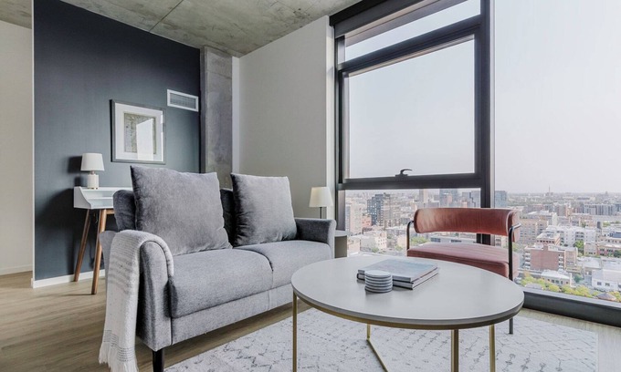 West Town Apartment | Hip West Loop 1BR w/Gym, Pet Area, Rooftop, W/D & Gym, by Blueground