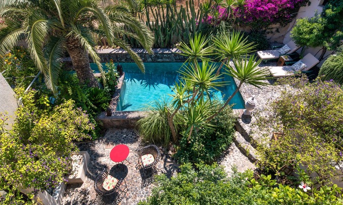 Megalochori House | Hiraeth: Serene house for 2 with pool and garden in Santorini