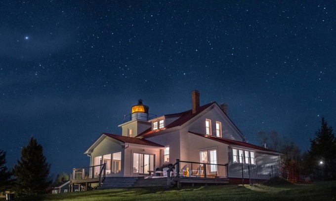 Eagle River House | Historic 1850 Lighthouse Lake Superior