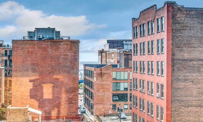 Downtown Cleveland Condo | Historic 2 Bed/2 Bath Penthouse in Downtown