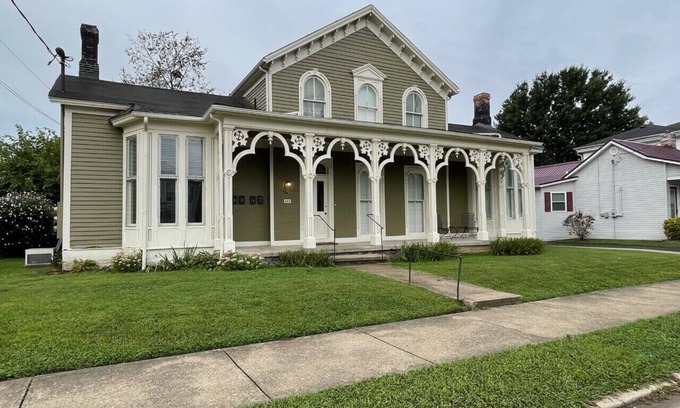 Maysville Apartment | Historic and Elegant