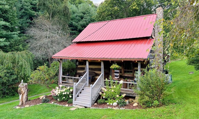 Lansing Cabin | Historic Appalachian Log Cabin on 22 Idyllic Acres