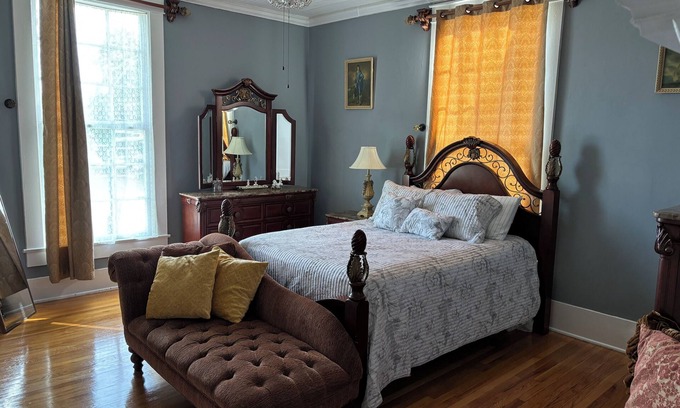Anderson Bed & Breakfast | Historic B&B with delicious meals in charming Anderson