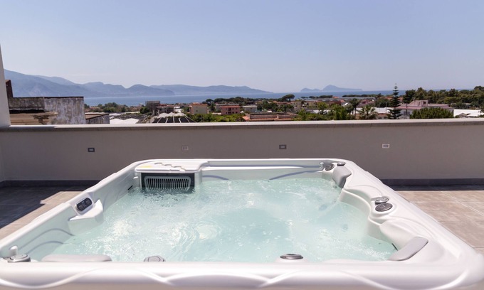 Torre del Greco House | Historic building with private spa