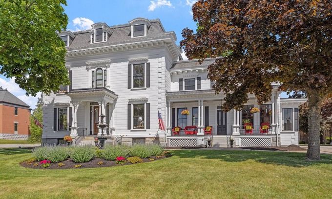 Laconia House | Historic Busiel House in the Heart of Laconia