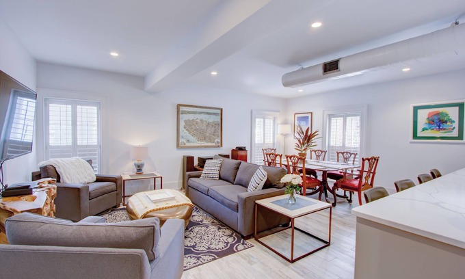 Charleston Historic District Condo | Historic Charleston Right Outside Your Front Door