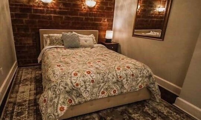 Fourmile Apartment | Historic Charm: 5 Star Comfort Room 2