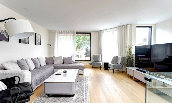 Plateau Mont Royal Apartment | Historic Charm Overlooking Parc Lafontaine!
