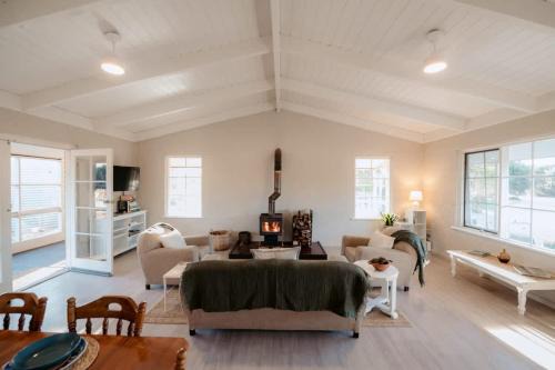Nangkita House | Historic Cottage with private Hiking trails & private waterfront