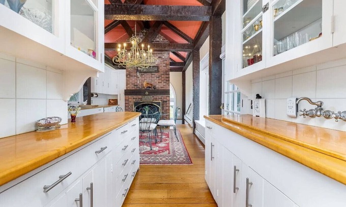 Suffield House | Historic CT country Villa