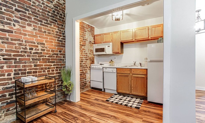 Athens Cottage | Historic Downtown Carriage House - Walkable to UGA