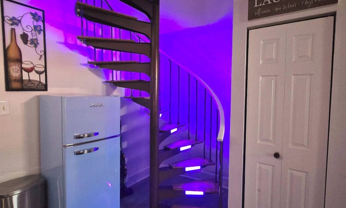 Frederick House | Historic Downtown Frederick Townhome with Private Parking