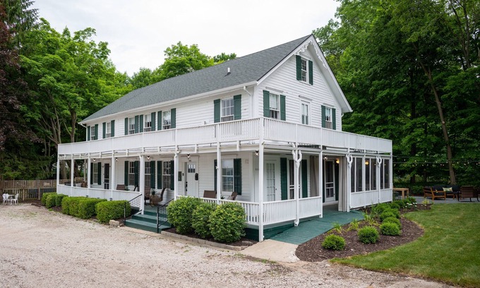 Saugatuck House | Historic Downtown Saugatuck Home - sleeps 12