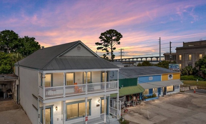Historic Downtown Apalachicola Apartment | Historic Downtown Apalachicola C