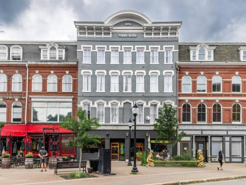 Bangor Apartment | Historic DTWN Bangor, Steps to great Food & Drink, Room # 102