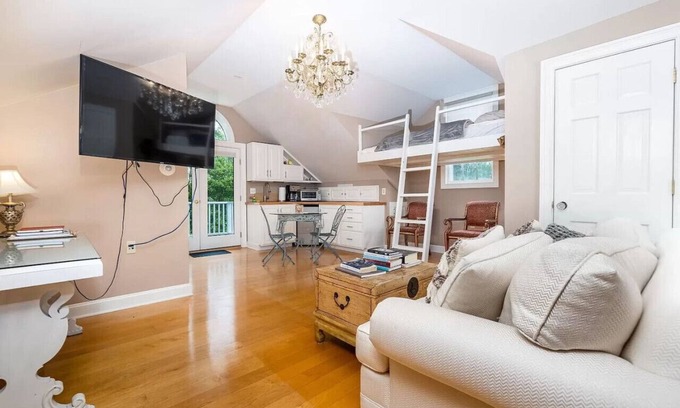 Suffield Apartment | Historic Estate Studio Loft