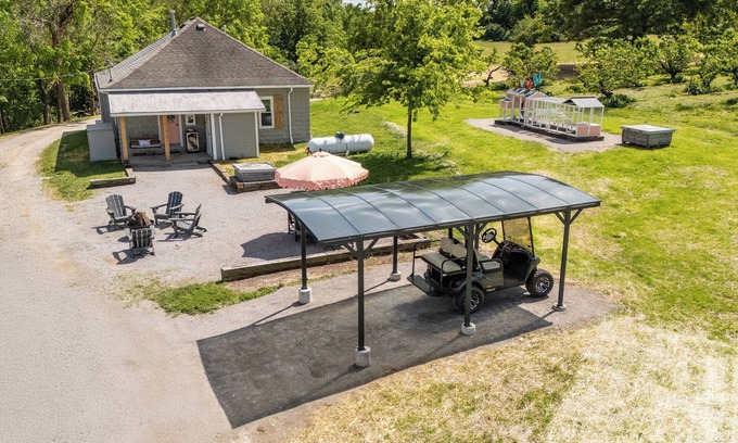 Alto Pass House | Historic Farm Cottage at Rendleman Orchards