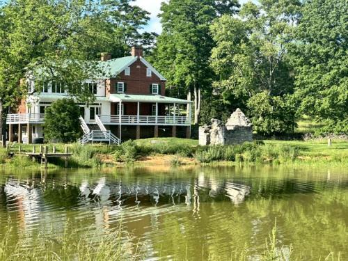 Luray House | Historic Farm Cottage Perfect for Groups and Horseback Riding in Virginia