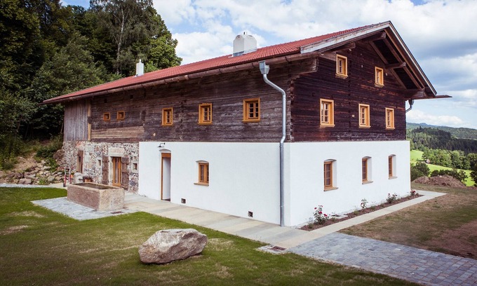 Drachselsried House | Historic farmhouse with sauna, pond and hot tub