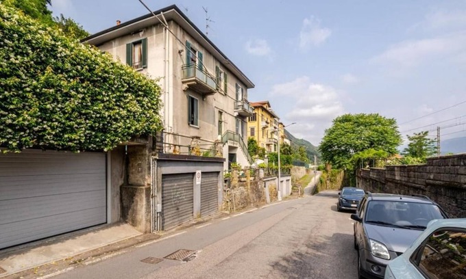 Como Apartment | Historic flat near Como Center and Lake + Free Parking