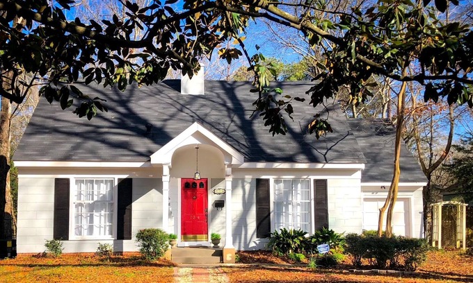 Fondren House | Historic Fondren 4 bedroom Quaint Cottage