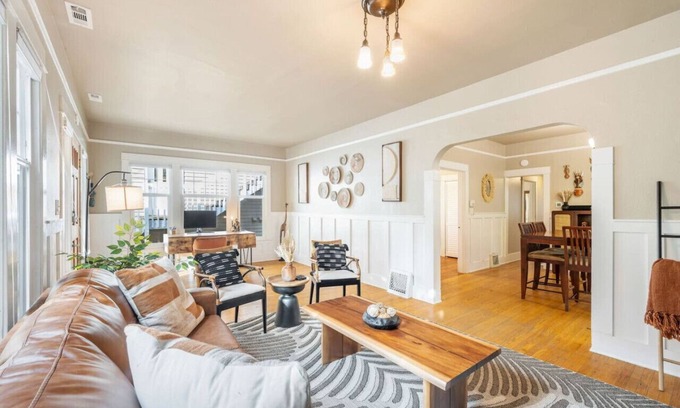 University District Apartment | Historic Gem in the U District