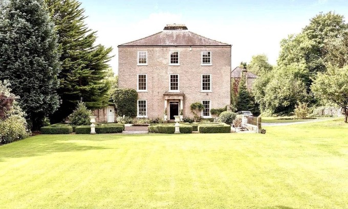 Richmond House | Historic Georgian Villa in Richmond by the River Swale