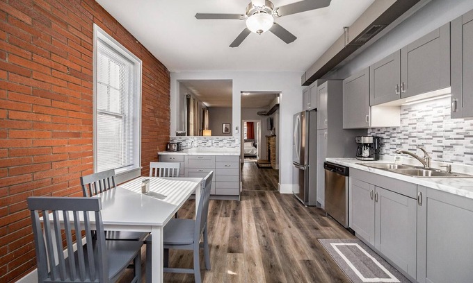 Mount Vernon Apartment | Historic Home Next to Cornell College