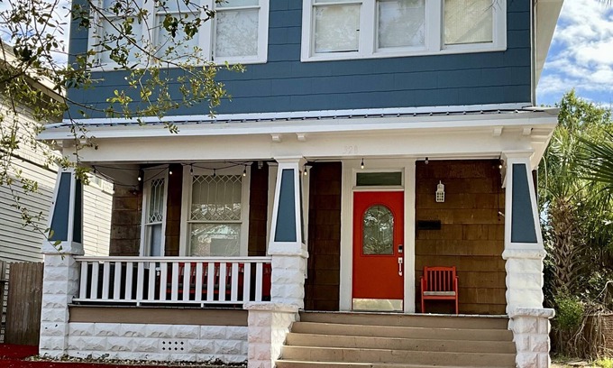 Springfield House | Historic Home with Vintage Charm in Springfield