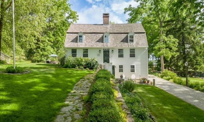 Mystic House | Historic John Burrows House in Downtown Mystic