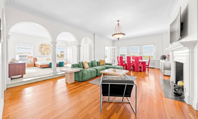 Hanover Place Apartment | Historic Kansas City Penthouse Loft middle of KC!