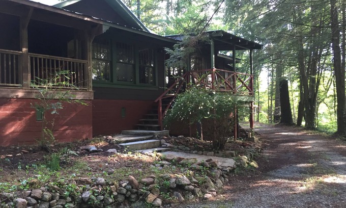 Lakemont House | Historic Lakemont Cabin Near Lake Rabun - 3 bdrm/2bath