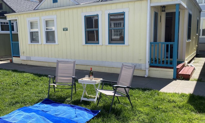 Capitola Cottage | Historic Lawn Way Cottage in the Heart of Capitola Village