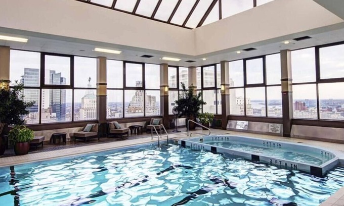 Rittenhouse Row Apartment | Historic location | 1BR nr City Center | Deck & Grill