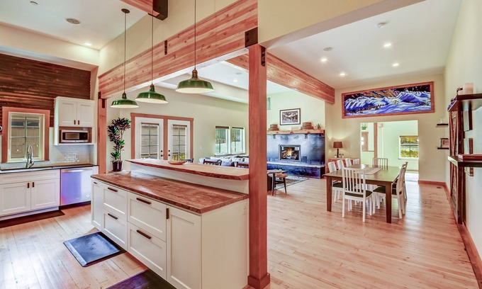 Skykomish Cabin | Historic luxe lodge in heart of Cascades