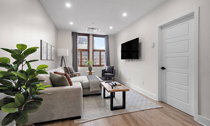 Chinatown Apartment | Historic Luxury Old MTL Appartment 2BR-2BA