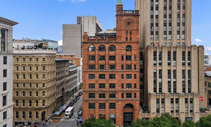Chinatown Apartment | Historic Luxury Old MTL- 2BR-2BA
