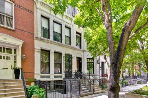Gold Coast House | Historic luxury Townhouse in Downtown Chicago