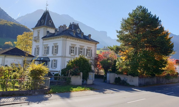 Schwanden Apartment | Historic manufacturer's villa Apartment ground floor and 1st floor