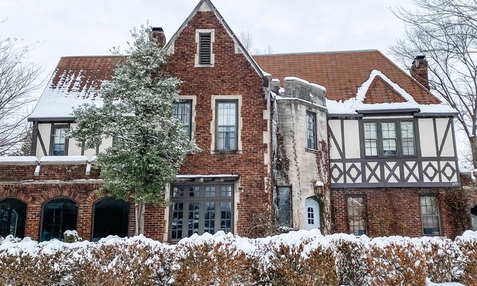 Central Gardens House | Historic Midtown Chateau + Guest House - Minutes from Everything