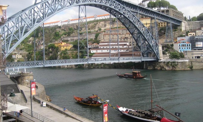 Sao Nicolau Apartment | Historic Oporto Apartment at oporto UNESCO area, in front of Porto Wine caves