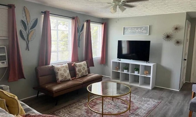 Valdosta Apartment | Historic Peaceful Apt near VSU & SGMC